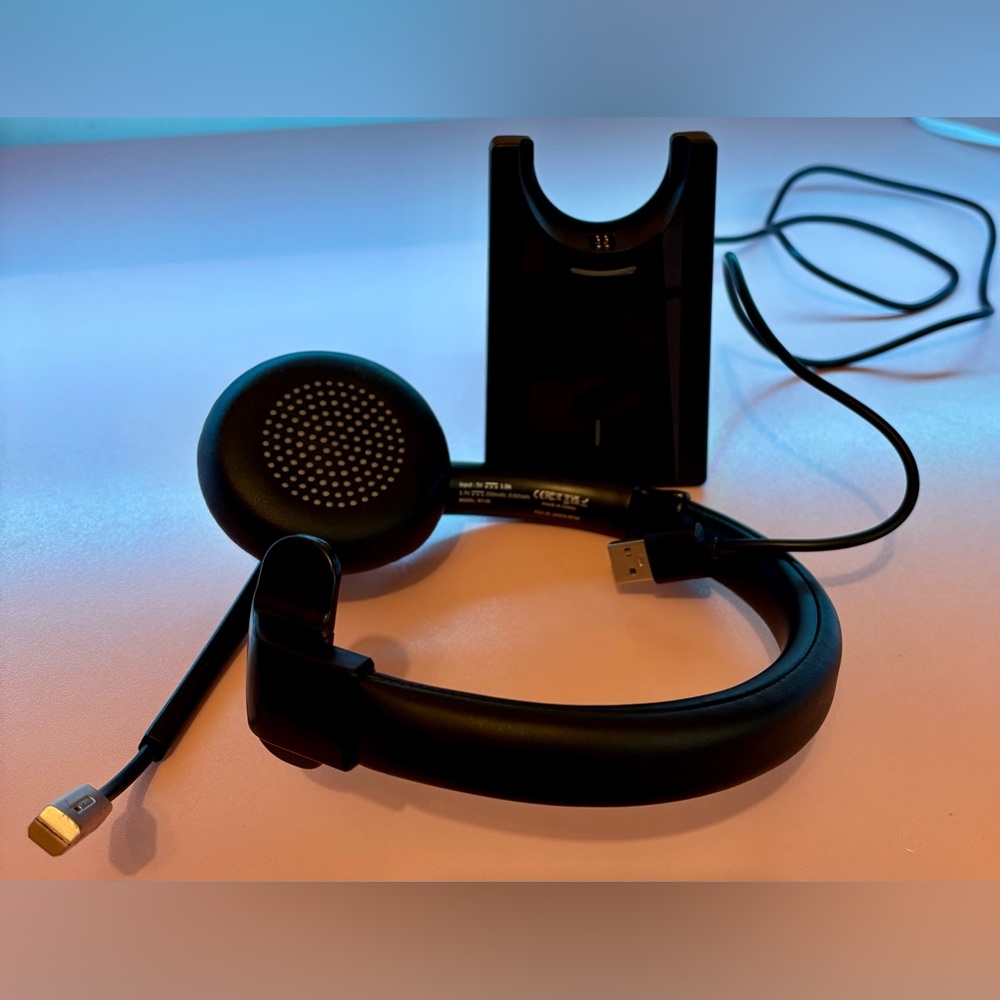 🩷 Microphone & Charging Base, Wireless Headset with Mic Mute & USB Dongle - Picture 14 of 15